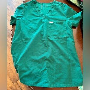 Hunter green figs top